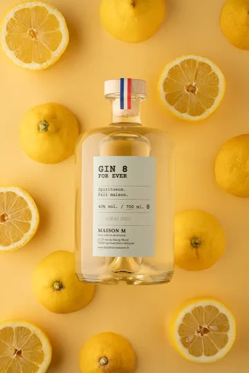 Flacon de digestif de montagne au Gin 8 de la distillerie Maison M